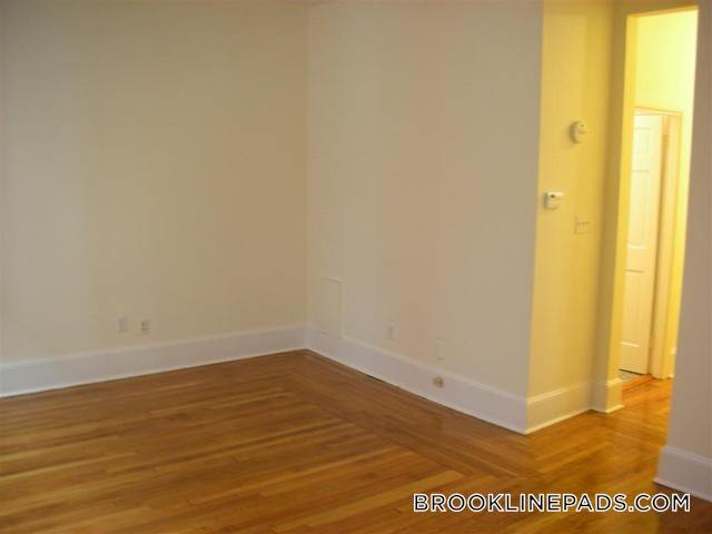 Building Photo - 1539 Beacon St