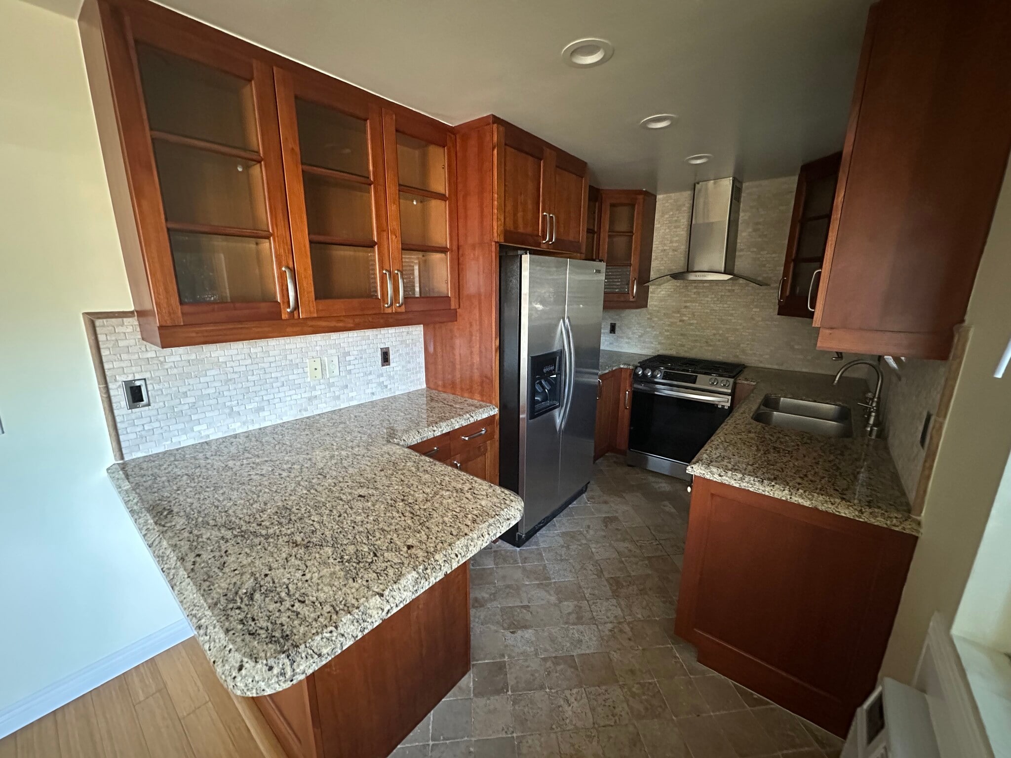 Building Photo - 1154 S Barrington Ave