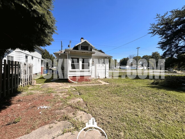 Building Photo - 1720 Kelsey Ave