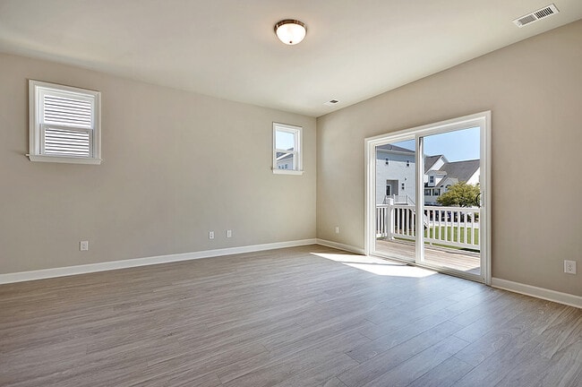 Building Photo - 598 McLernon Trce