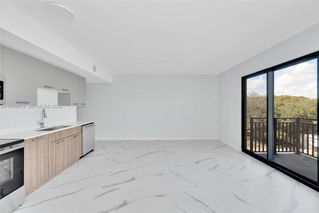 Building Photo - 840 NE 130th St