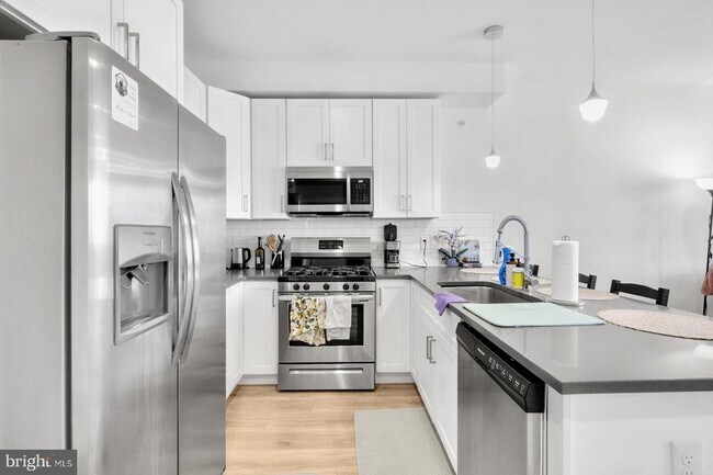 Building Photo - 385 Martin St