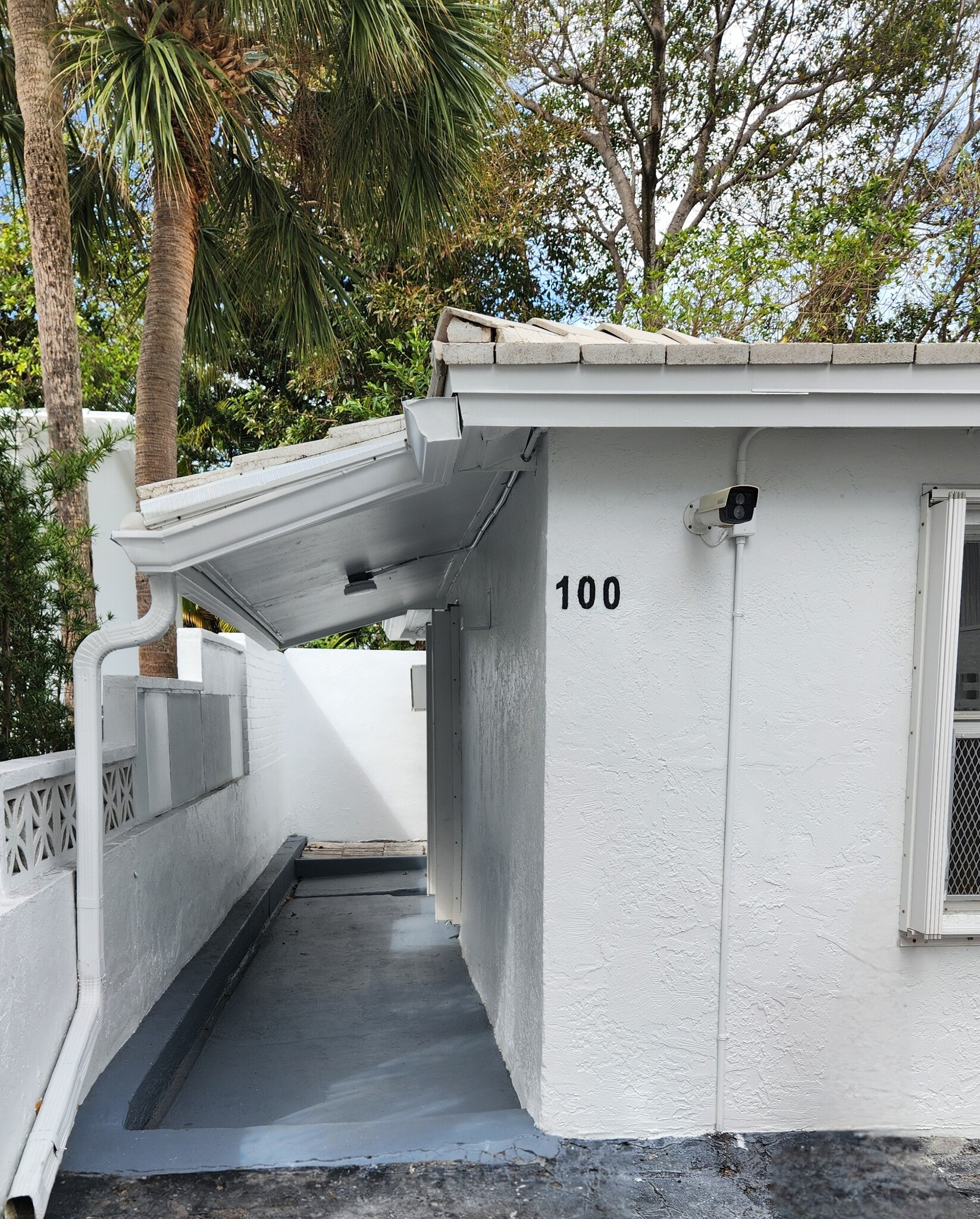 Building Photo - 10230 Collins Ave