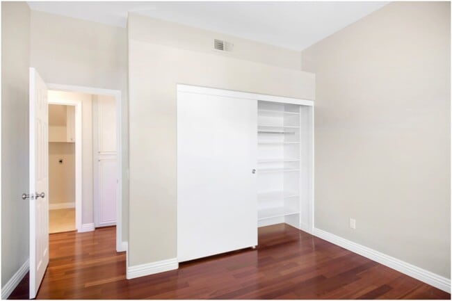 Building Photo - 2 Bedroom Plus Loft - Laguna Niguel Condo!