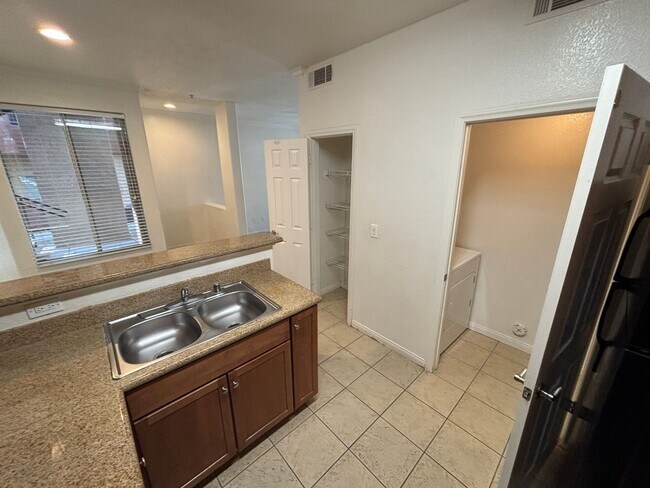 Building Photo - Gorgeous 1bed/1bath home nestled in a great area! MOVE IN SPECIAL $300 OFF First Months Rent!