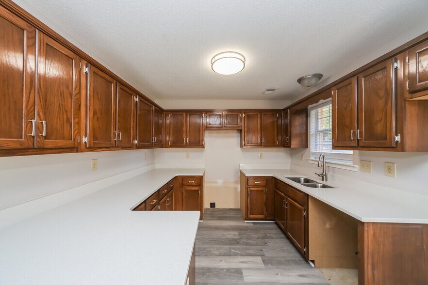 Building Photo - 4404 Shadow Ridge Dr