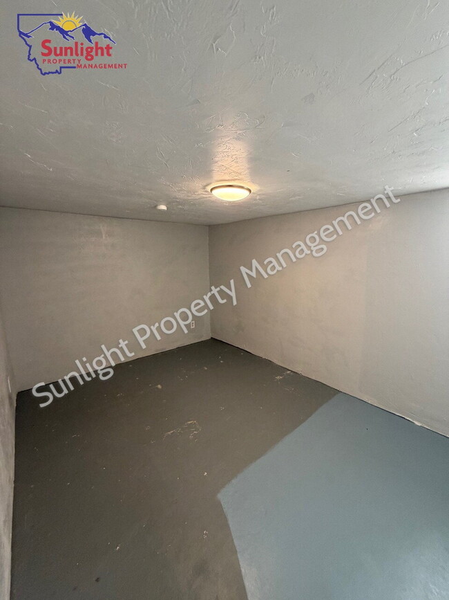 Building Photo - Spacious 5-Bedroom Home with Open Layout, Off-Street Parking & Large Backyard