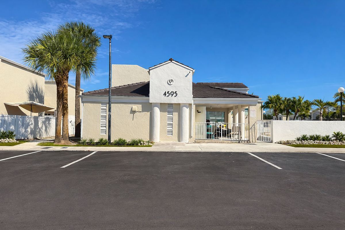 Building Photo - 6840 SW 45th Ln