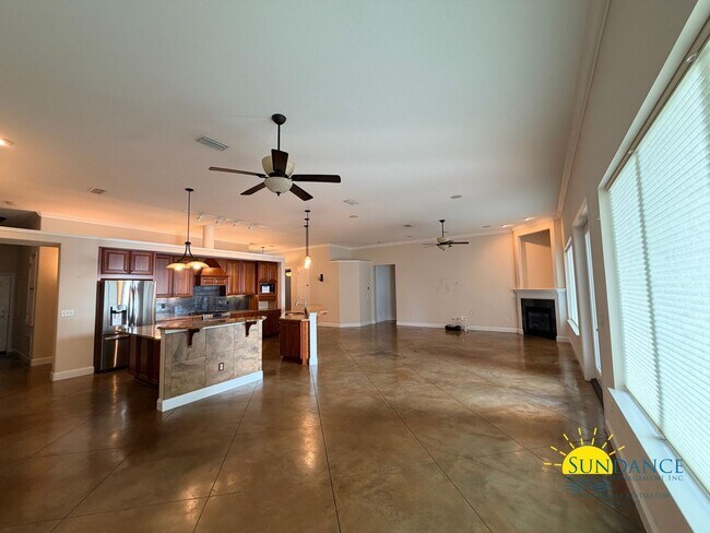 Building Photo - 249 Beachview Dr NE