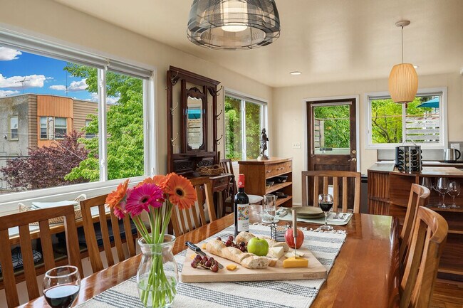 Building Photo - 401 W Galer St