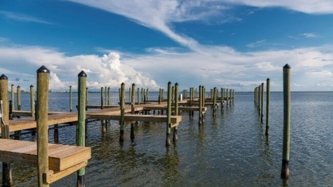 Building Photo - 7616 W Courtney Campbell Causeway