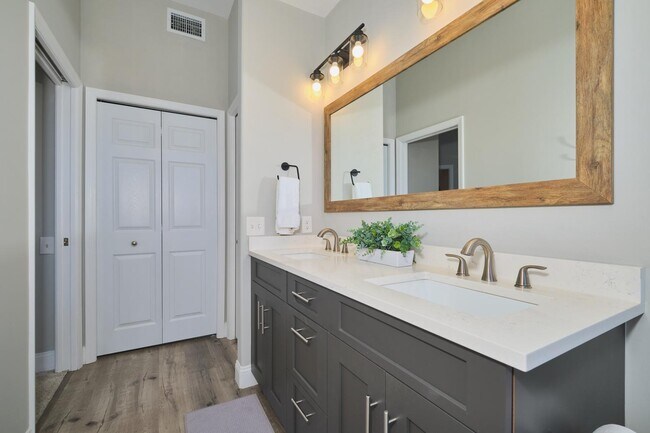 Building Photo - 9190 Southmont Cove