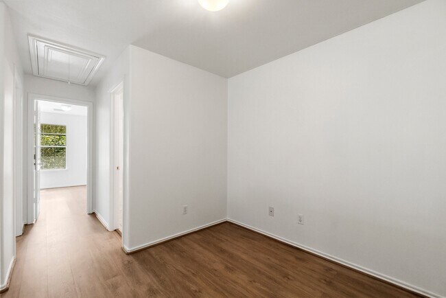 Building Photo - 144 Summerhaze Cir