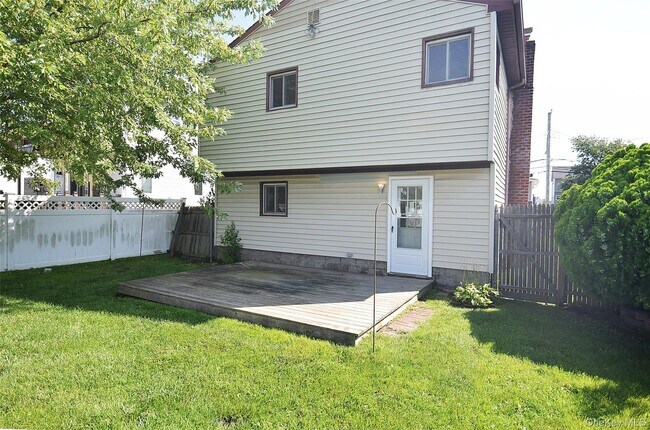 Building Photo - 855 Surf St