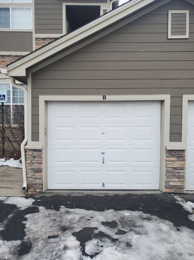 Building Photo - Spacious 2B/2B Main Level Condo With Garage NOW AVAILABLE