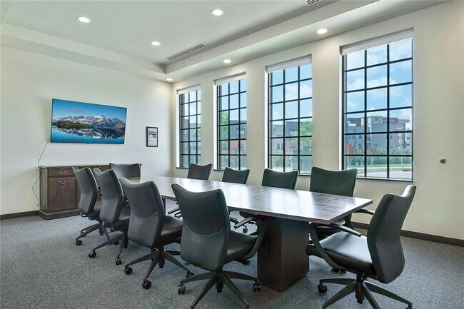 Building Photo - 418 NE 2nd St