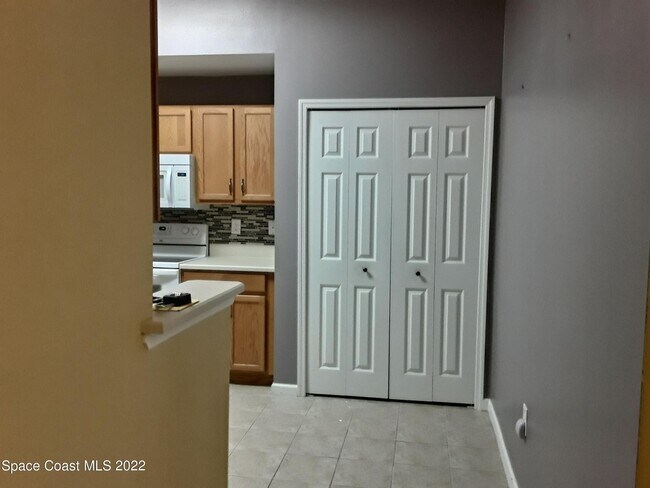 Building Photo - Ground floor corner unit