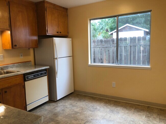 Building Photo - 1001 Sycamore St