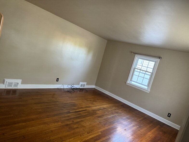 Building Photo - 1734 Burnet Ave