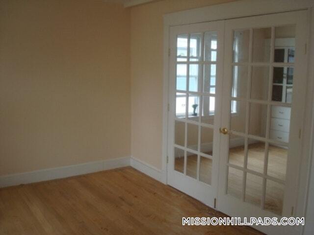 Building Photo - 2 Mission St