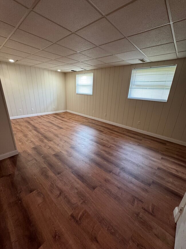 Building Photo - 6911 Sequoia Ct