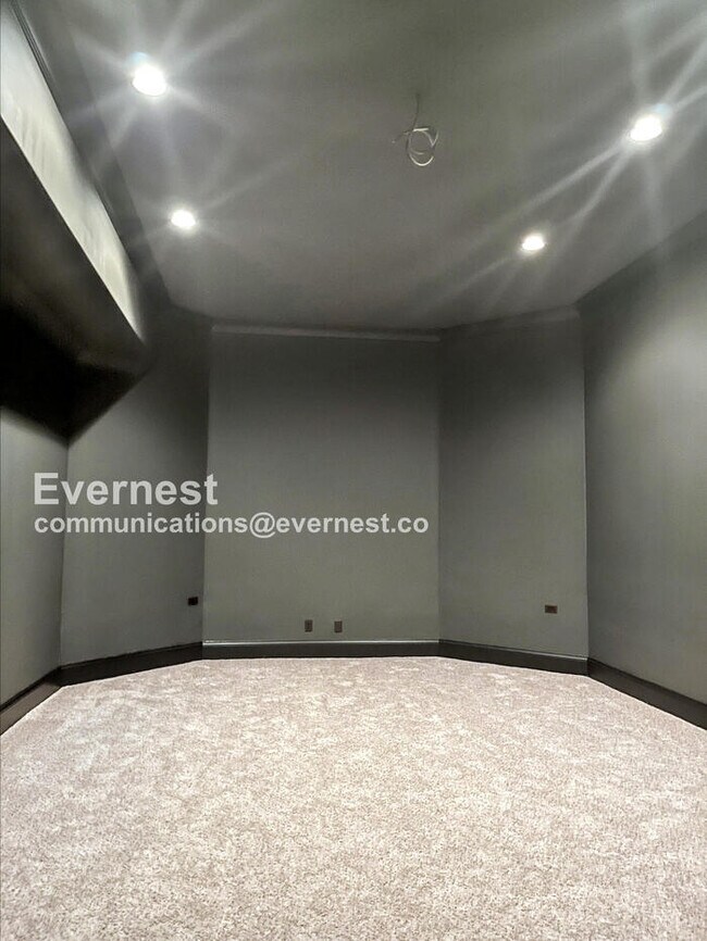Building Photo - 9558 Hampton Reserve Dr