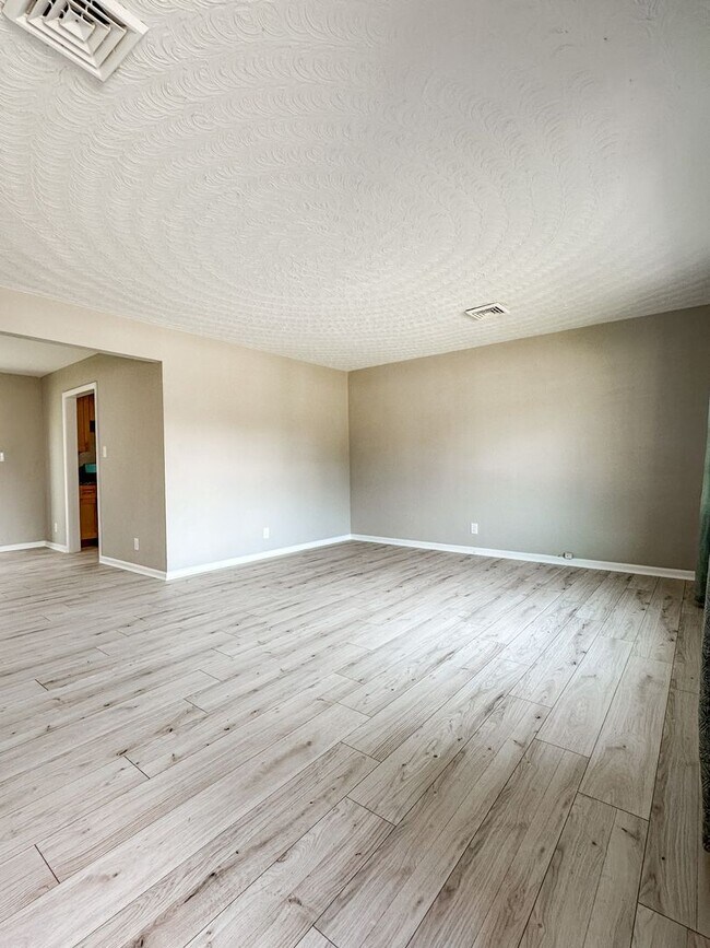 Building Photo - 3 Bedroom house in Western Branch