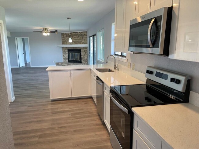 Building Photo - 2714 Pace Bend Rd S