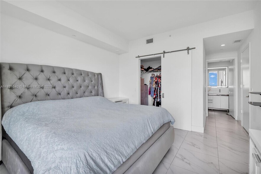 Building Photo - 2000 Metropica Way