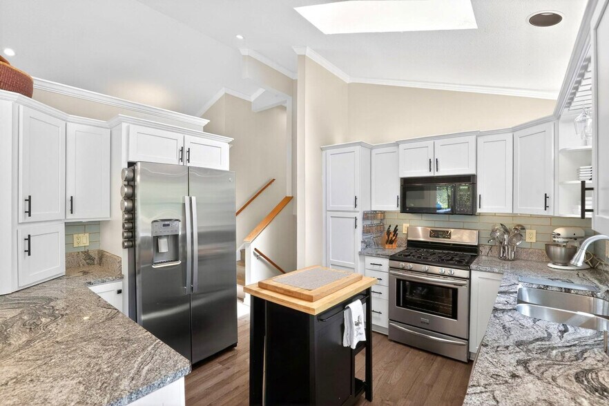 Building Photo - 6 Hunters Ridge Dr