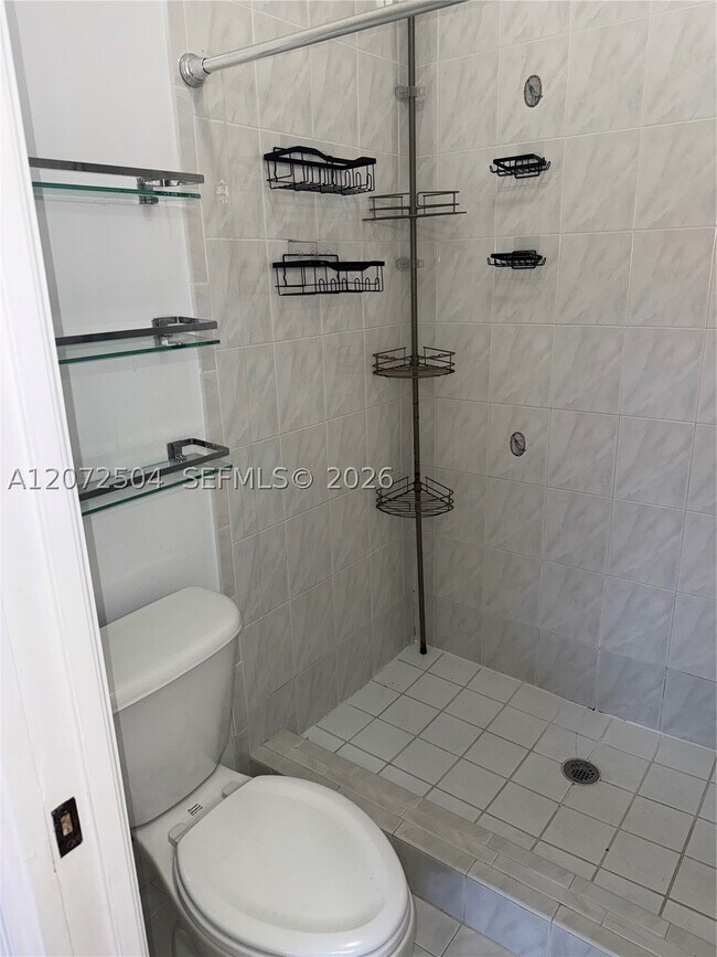 Building Photo - 700 SW 106th Ave