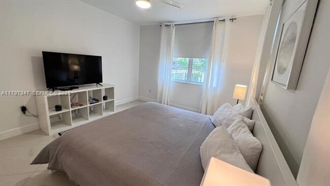 Building Photo - 19701 E Country Club Dr