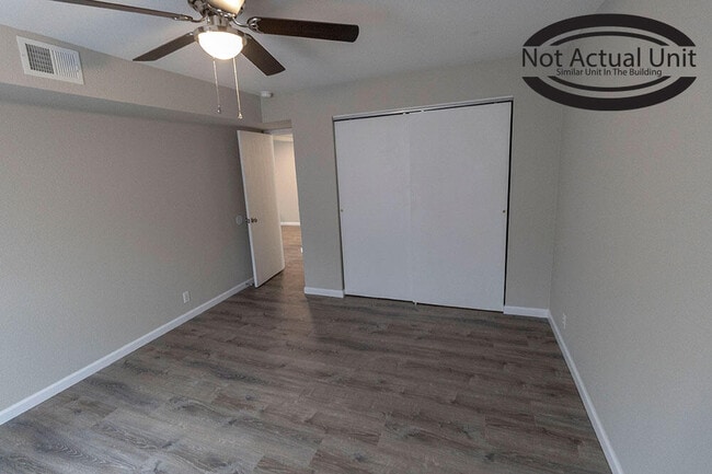 Building Photo - 3408 Balboa Ln