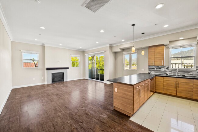 Building Photo - 342 Myrtle St