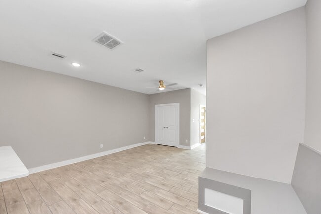 Building Photo - 2608 Campbell St