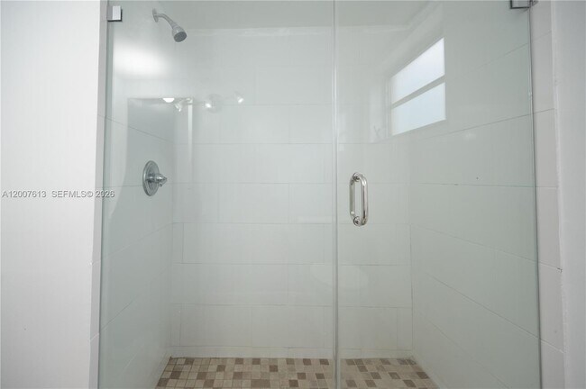 Building Photo - 500 NE 26th St