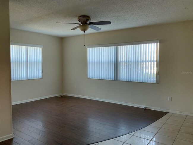 Building Photo - 2525 W Bay Dr