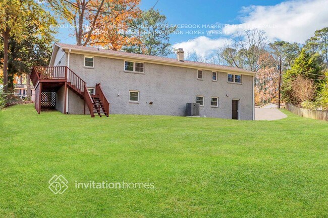 Building Photo - 3782 Lake Dr SE