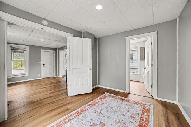 Building Photo - 1 Bedroom Rental in Saginaw $750/Month