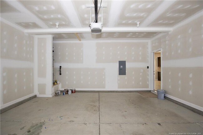 Building Photo - 849 Montrose Rd