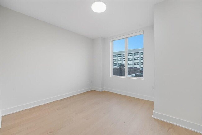 Primary Photo - 303 Madison St