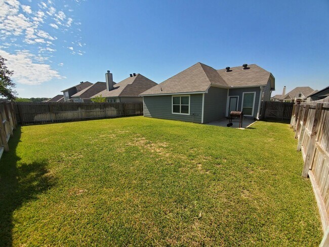 Building Photo - 3/2 Home with Open Floor Plan in Bryan