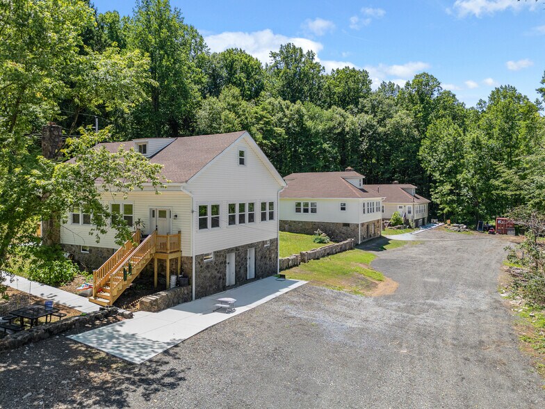 Building Photo - 75 Dreamland Park Dr