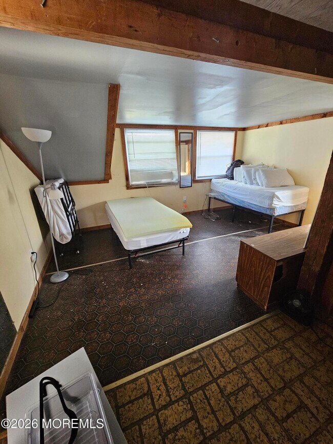 Building Photo - 103 16th Ave