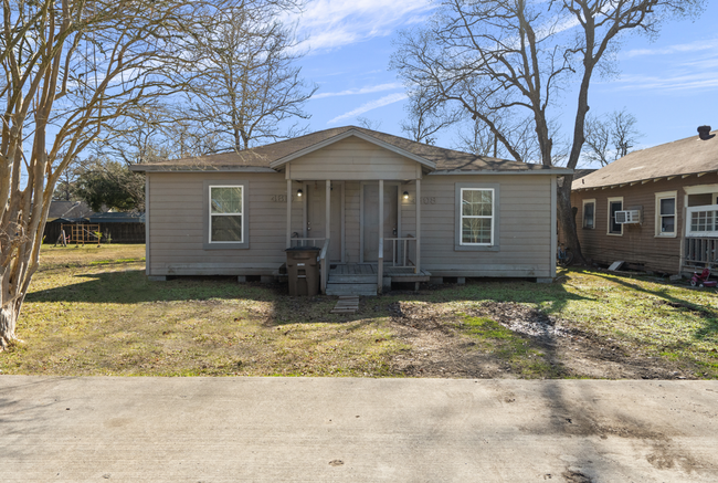 Building Photo - Spacious 1 bed, 1 bath Duplex- Recently Re...