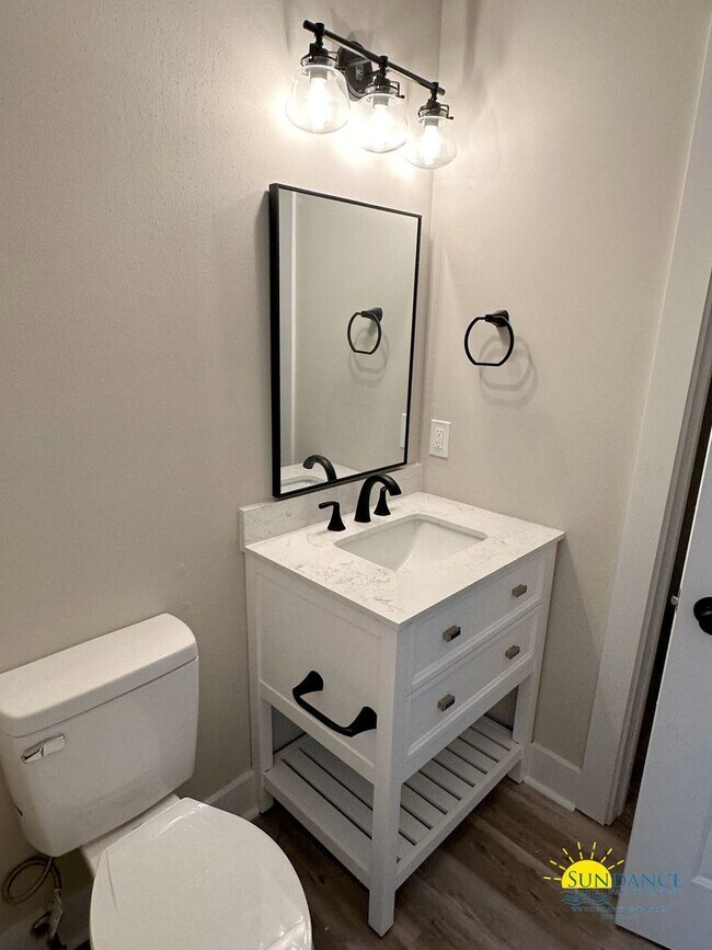 Building Photo - Fully Renovated Cul-de-sac Corner Lot Home in Fort Walton Beach!