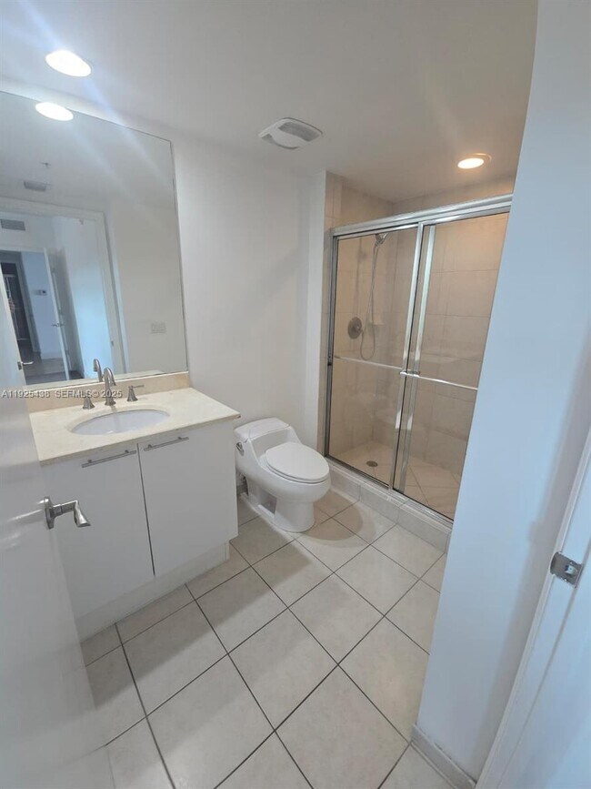 Building Photo - 14951 Royal Oaks Ln