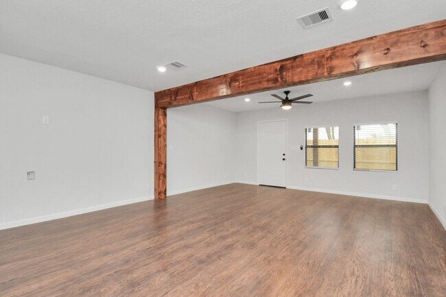 Building Photo - 262 1/2 De Boll St