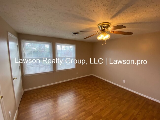 Building Photo - Charming Salem Townhome