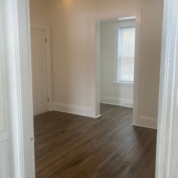 Building Photo - 70 Hedley Ave